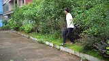 小伙借钱给兄弟，可是当他有困难需要钱时，兄弟的态度让人心寒
