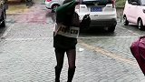 新买的雨伞，可不能被雨给淋湿了