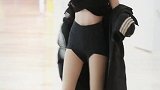 这么冷的天，咋能把衣服穿好再跳吗