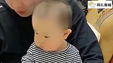 萌宝：爸爸正在看电视，接下来暖宝的动作，偷拍的妈妈乐坏了