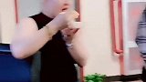 十三姨和徒弟们一起吃饭，这个样子太优雅了，一点不输小姐姐！
