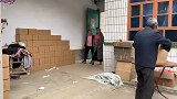 粉丝千里迢迢来家，农哥送笨鸡蛋表心意，大姐乐开花，礼轻情意重