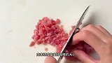 越简单的家常小炒，孩子越爱吃，菠菜胡萝卜炒肉末，营养丰富