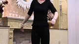 饭店等人抖一个第一次跳反正也没人看自娱自乐