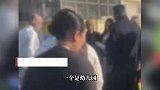 老人疑强占幼儿园练剑与家长起冲突，园方回应：我们也很委屈，他们把锁撬掉了