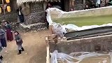 电视里的洪水是这样拍出来的啊