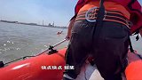 男子在海边捕鱼不慎被水流带入深海区，幸好岸上群众发现