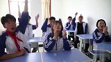 老师带蔬菜上课，小伙用香菇做出了乌龟，全班都笑了