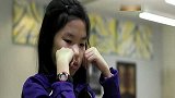棋牌-15年-赞!11岁华裔女童成美国最年幼女国际象棋大师-新闻