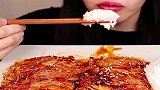 不露脸小姐姐吃麻辣金针菇
