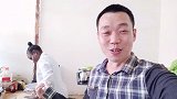 看看非洲工厂助理妹妹怎么做当地的煎饼，感觉没我们国内做的好吃