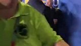 球迷拍到小罗抵达球场观战巴西对阵海地
