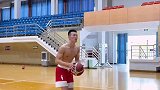 急停拉回衔接推球变向，注意脚步的重置