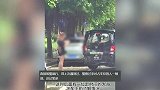 女子人肉占车位导致堵车，男子看不惯一把推开：珠海是你的吗