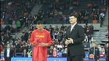 中国男篮-18年-传承！易建联接受姚明颁发国家队荣誉外套-专题