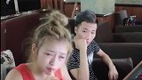 二毛让网管加点盐，没想到网管一下子加了那么多，挨打真是活该啊