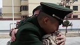又是一季退伍季，兵哥哥们互相拥抱流下了不舍的眼泪