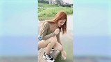 简约穿搭显清新，好身材也能显出来