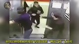战斗民族狠人电梯里以一敌三，比电影还精彩！
