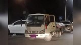 四川一环卫车被指遮挡车牌上路，长期闯红灯、逆行，交警部门回应