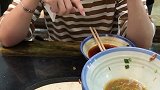 一次只吃四碗，这样应该不会吓到人了吧