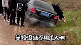 开车突然半路没油了，其实不用求人，学会这招太棒了