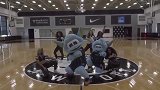 篮网啦啦队围绕“蓝月亮”热舞 曼城美国行吉祥物幸福满满