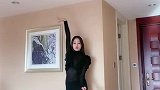 学舞蹈的姑娘太美了，一字马动作标准到位，基本功真扎实