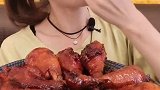 鸡腿有点大，先咬一口，再来秒！