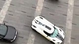 镜头捕获一辆超跑，谁知道它的名字？