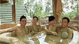 越南最污温泉，男女一起混浴，网友：隐私绝对有保障