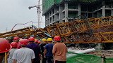 自贡一工地内吊塔突然断裂 有人员受伤已经送医