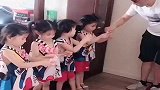 自从生了四胞胎小情人，每天下班老公都很无奈，家庭地位瞬间上升