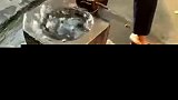老年代用的压水井，现在能见到不容易，出来的井水很清澈！