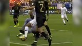 1v3门前贴身过人进球 这操作什么水平?