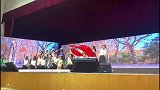 成龙来汉参加武汉一高校毕业典礼