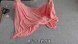 找块弹力布头裁三个圆弧，利用特殊裁剪方法，成品出乎意料的惊艳