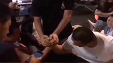 扳手劲把手扳断了，听着让人心碎