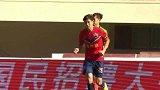 杨泽翔任意球直奔左上角 关震移动迅速稳稳扑下