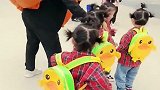 老公送四胞胎去幼儿园，就跟出国一样，肩上背了这么多东西