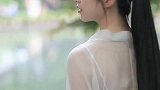 湖边偶遇的古装小姐姐，这个气质，我已将深深中毒了
