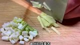 饺子皮放水中泡一宿，不用早起，只需5分钟解决全家早餐，涨见识