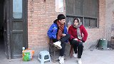 短剧：婆婆嫌弃农村儿媳，叫她给客人敬茶，不想客人却叫她老板