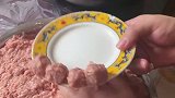 真人版牛肉丸速成机器，这手法也太娴熟了