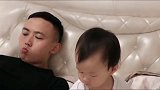 妈妈不在家，爸爸这样欺负两岁宝宝，最后宝宝直接给了一拳