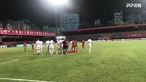 吴曦破门球迷激动跑至场边与其握手  红色海洋高声震撼70年代复古球场