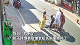 7岁女童出门买糖很久没回，妈妈路边急晕，邻居纷纷帮忙找孩子