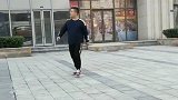 当一个凶神恶煞的爸爸突然之间变可爱！那绝对是见到他的小情人了