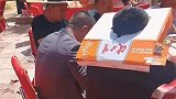 露天吃大席，再热也得吃回本