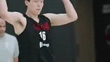 杨瀚森训练高位策应和挡拆顺下空接 即将夏联首秀
